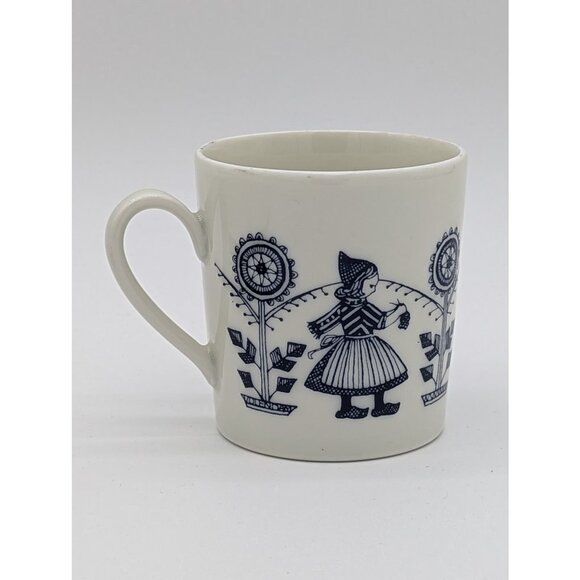 1960's Seltmann Weiden Bavaria Demitasse Dutch Children Figure Tea Set w/ Plate - Picture 5 of 11